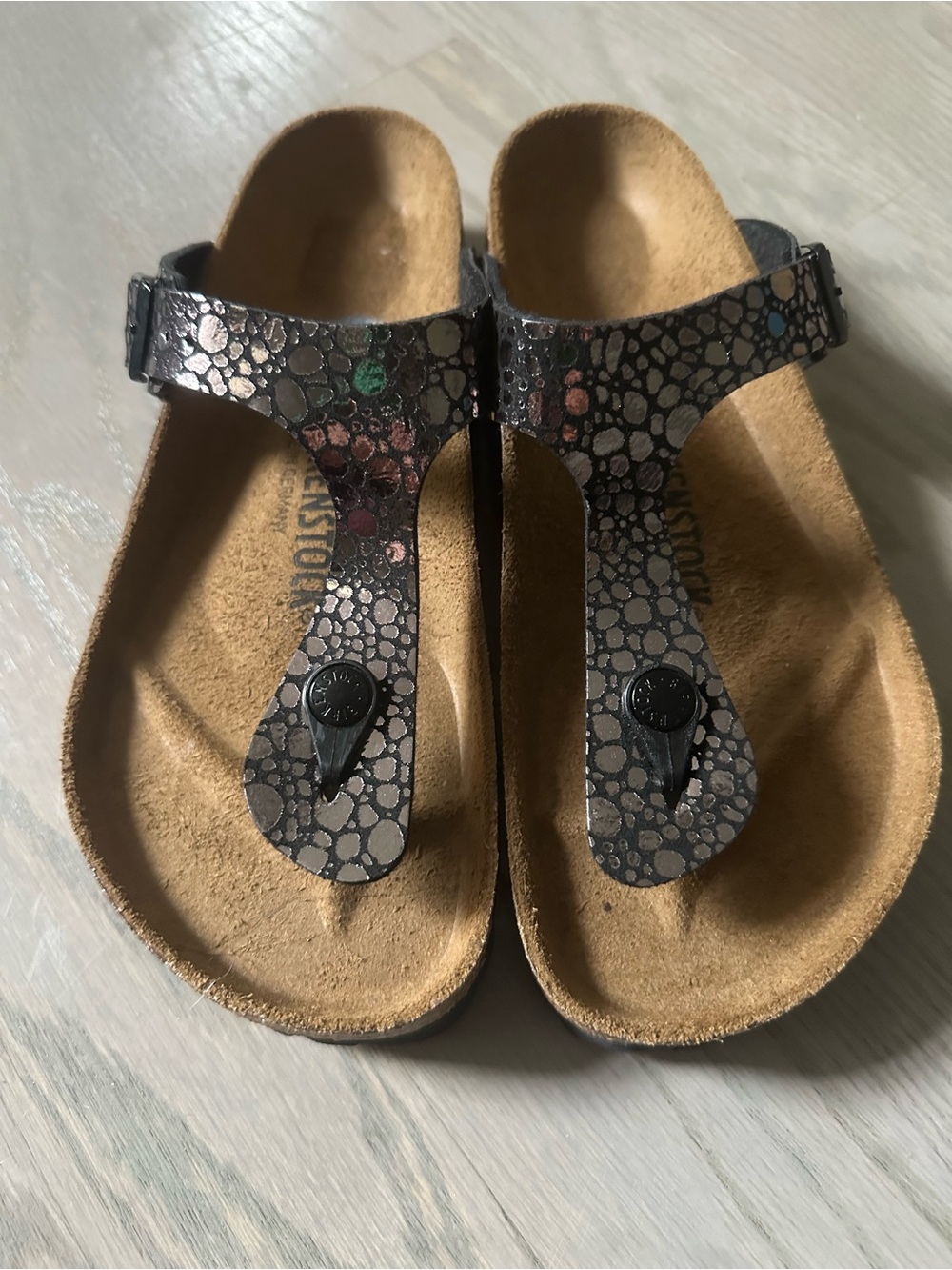 Birkenstock Women’s  Thong Sandals in Metallic Pebble Black with Multicolor Spot